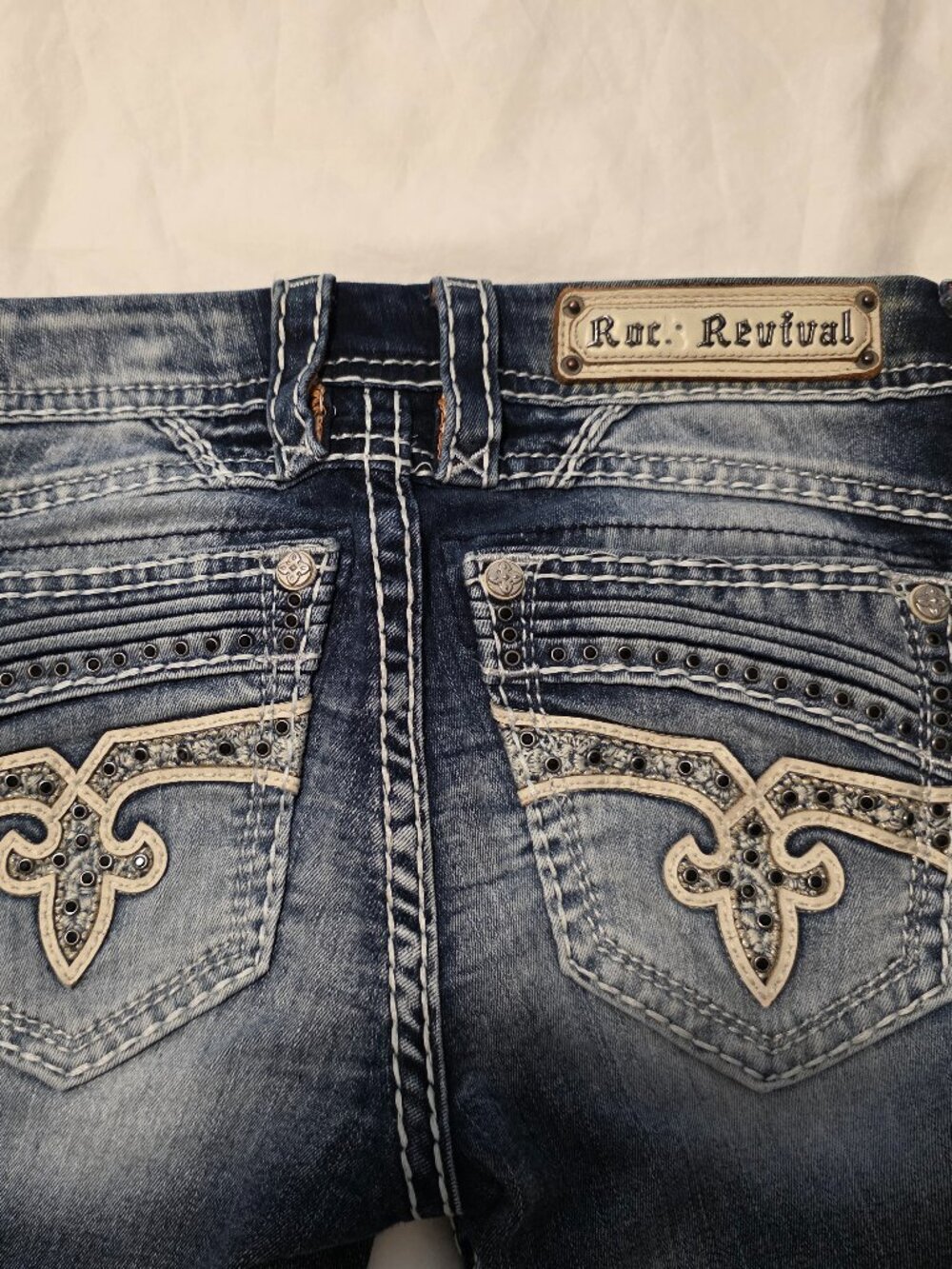 Rock Revival Callie Skinny Jeans Size 26 – Rhinestone Fleur de Lis Pockets